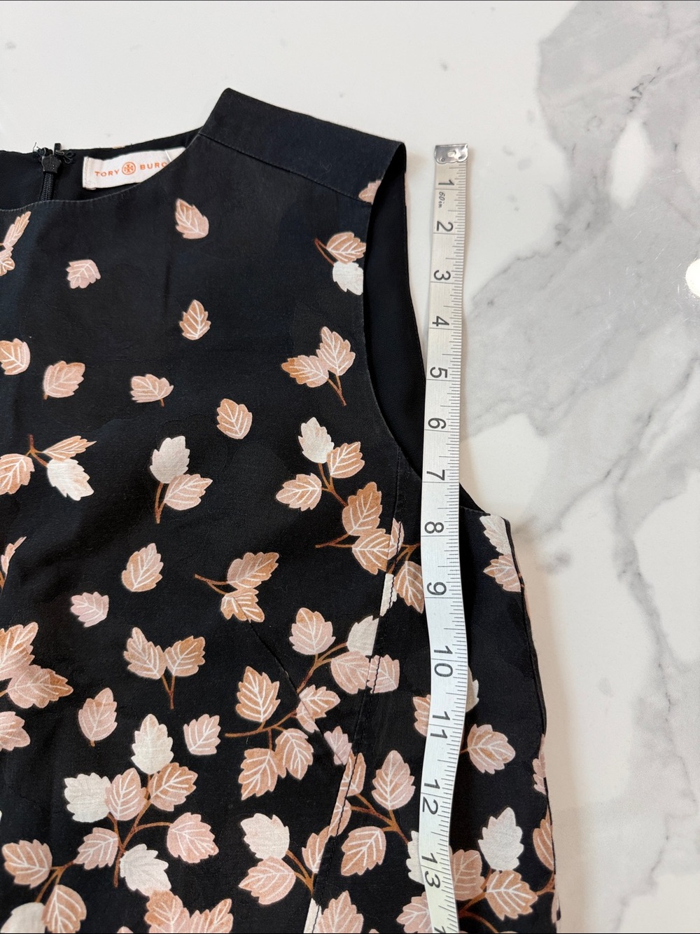 Tory Burch Black Sleeveless Leaf-Print Shell perfect for Fall - Picture 10 of 12